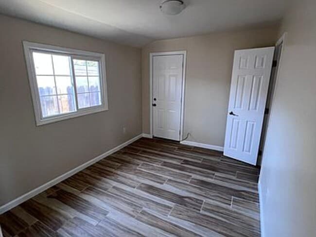 Building Photo - Freshly remodeled home in the heart of San...