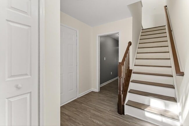 Building Photo - 239 Golden Larch Ter NE