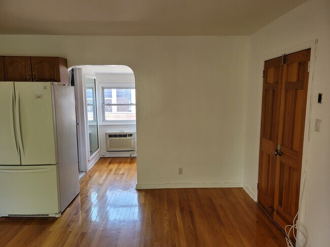 Foto del edificio - 1178 Astor Ave