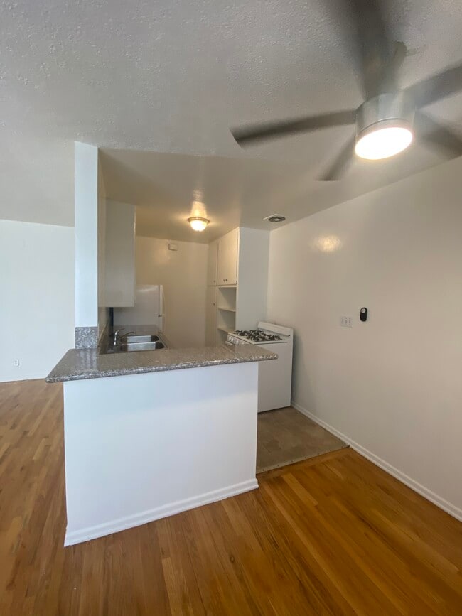 Building Photo - 1428 Havenhurst Dr