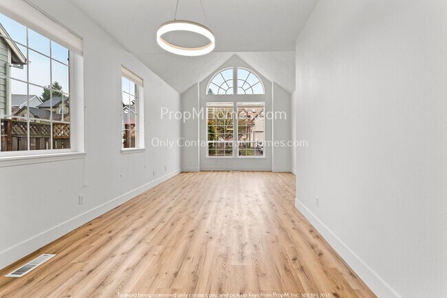 Foto del edificio - Lovely 2 Story Bethany home!