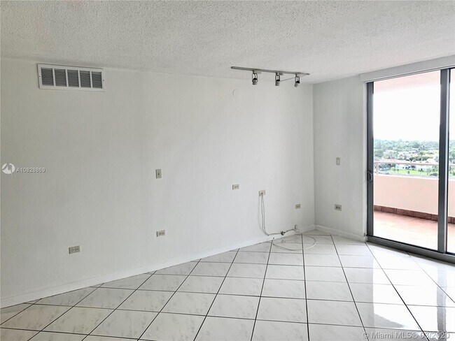 Building Photo - 5555 Collins Ave