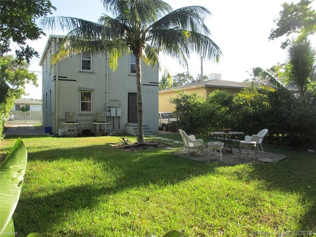 Building Photo - 2 br, 1 bath House - 559 NE 68th St # L