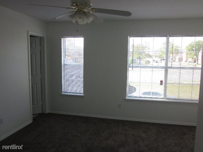 Building Photo - 3 br, 2.5 bath Townhome - 7521 Ederville road