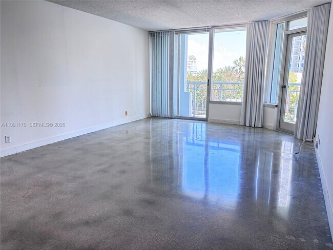 Foto del edificio - 400 South Pointe Dr