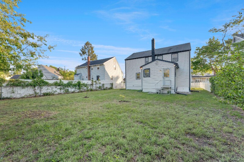 Primary Photo - 1133 Howard Ave