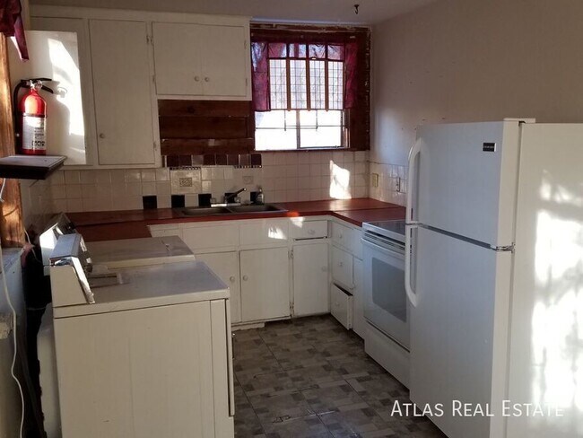 Foto del edificio - 5229 E Thrill Pl