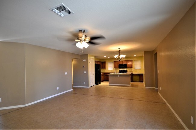 Building Photo - 4 bed 2 bath Skyline Ranch $1500 per month!