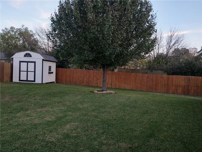 Foto del edificio - 1004 Ridgebluff Cir