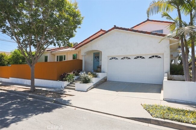 Building Photo - 1660 Catalina Ave
