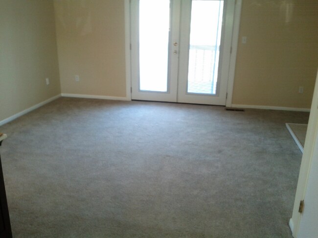 Building Photo - 3219 Pebblebrook Ln