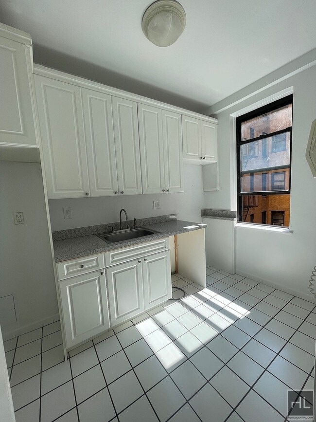 Building Photo - WEST 45 STREET