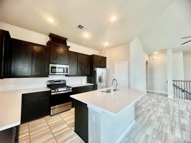 Building Photo - 8758 Laurel Crest Dr