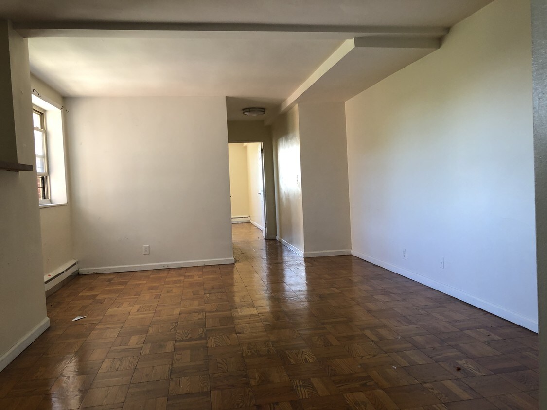 Foto principal - 2465 John F. Kennedy Blvd