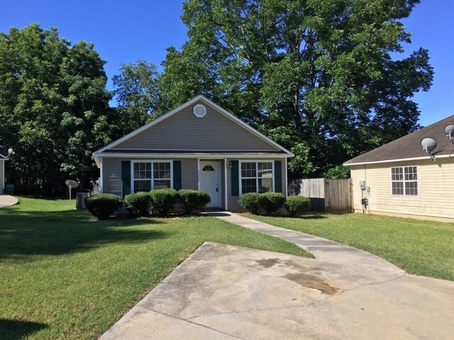 Primary Photo - 2 bedroom/2bath House in Valdosta