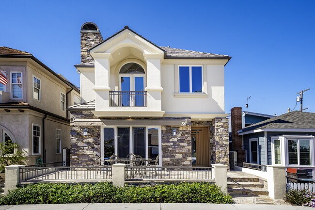 Foto del edificio - 119 Opal Ave