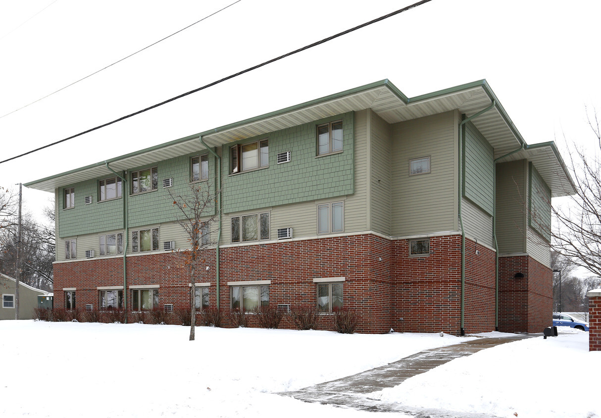 Foto principal - Roselawn Village Apartments