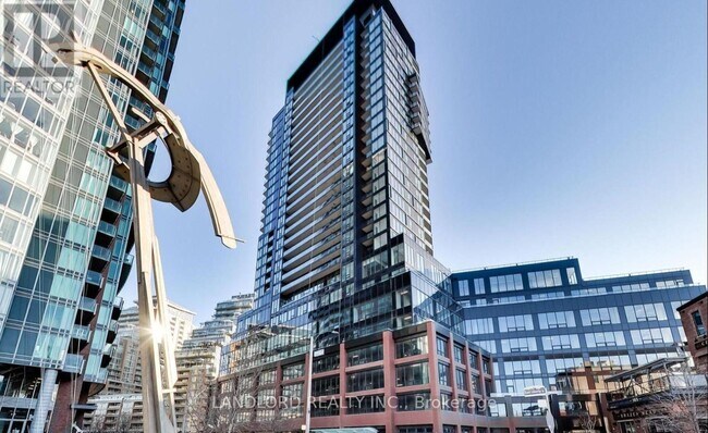 Photo du bâtiment - 135-1135 E Liberty St