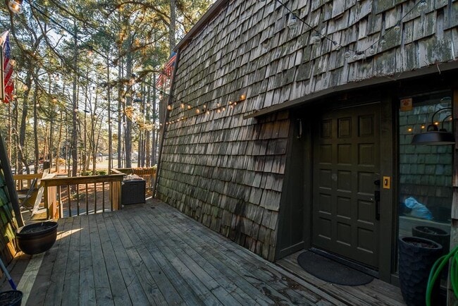 Building Photo - 3200 Rim Cove Dr