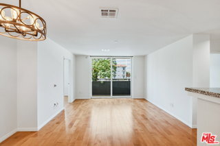 Foto del edificio - 12222 Wilshire Blvd