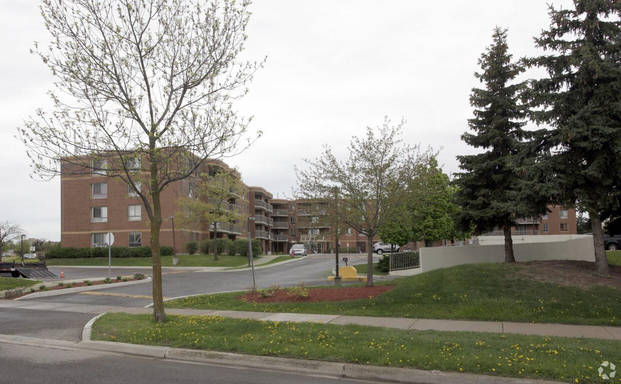 Photo du bâtiment - Wedgewood Court