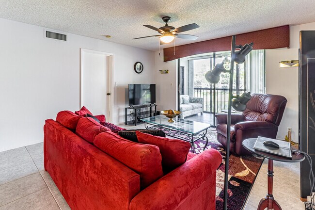 Building Photo - 15456 Pembridge Dr
