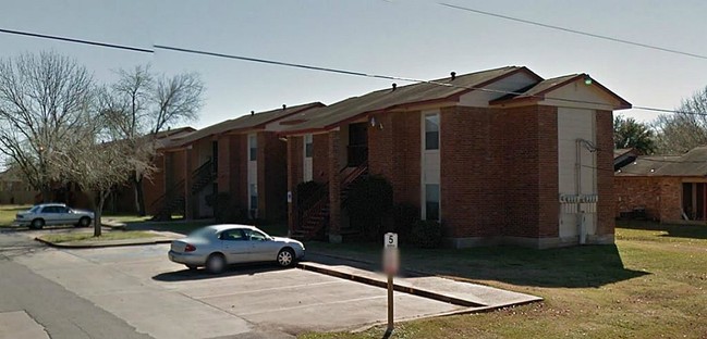 Building Photo - 1820 Red River Dr