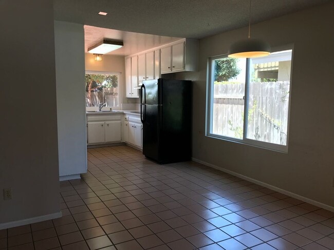 Foto del edificio - 4592 Benhurst Ave