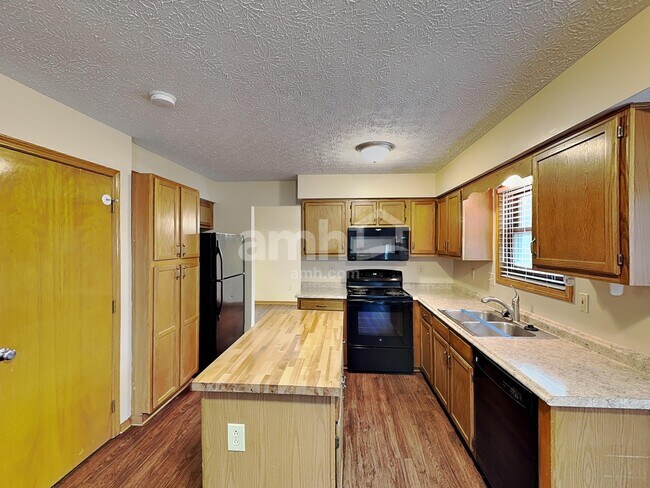 Foto del edificio - 105 Elmwood St