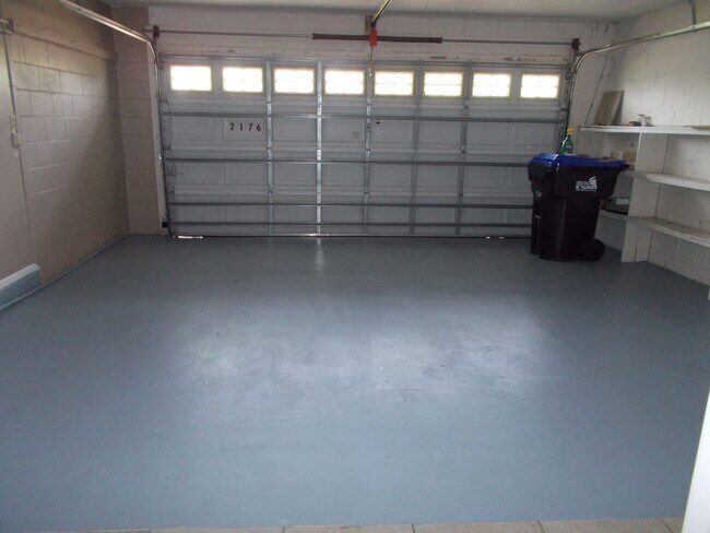 Building Photo - Great Location, Adorable 2/2!