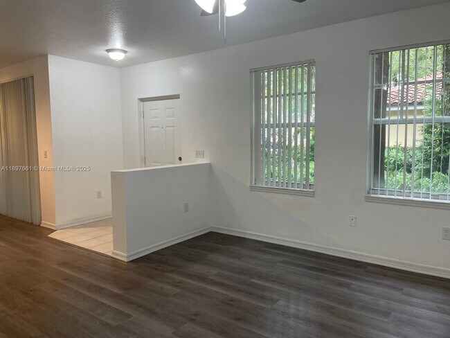 Foto del edificio - 6474 W Sample Rd