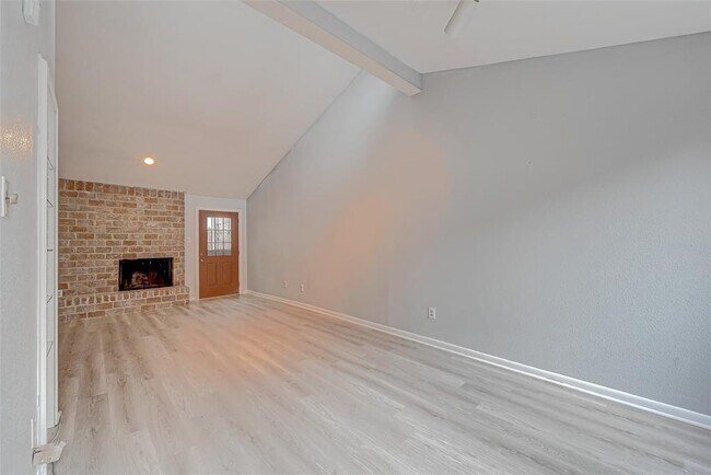 Building Photo - 10710 Sandpiper Dr