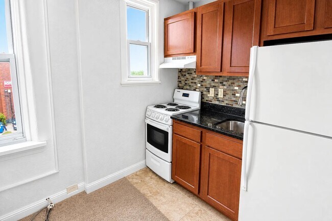 Estudio en University Place: ¡Disponible en agosto! - Oakland Apartments