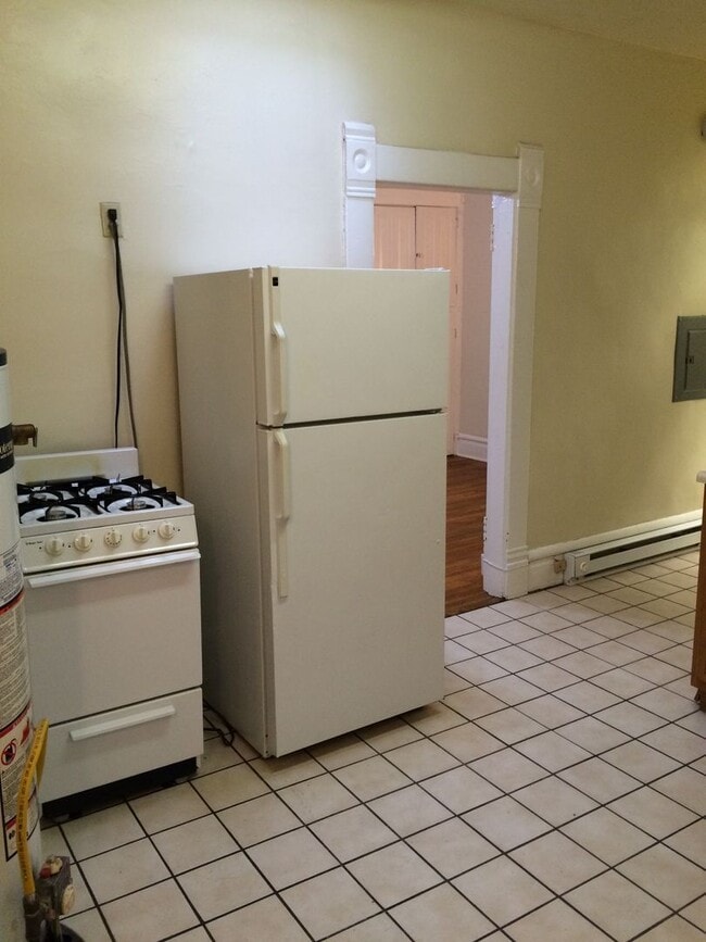 Building Photo - 248 1/2 W 5th Ave