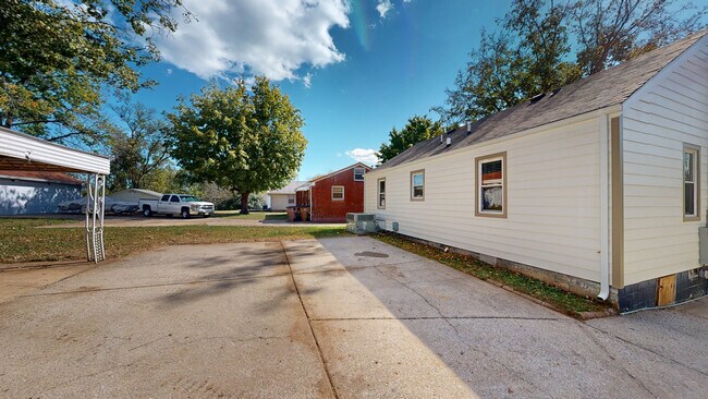 Foto del edificio - 1307 Cardinal Ave