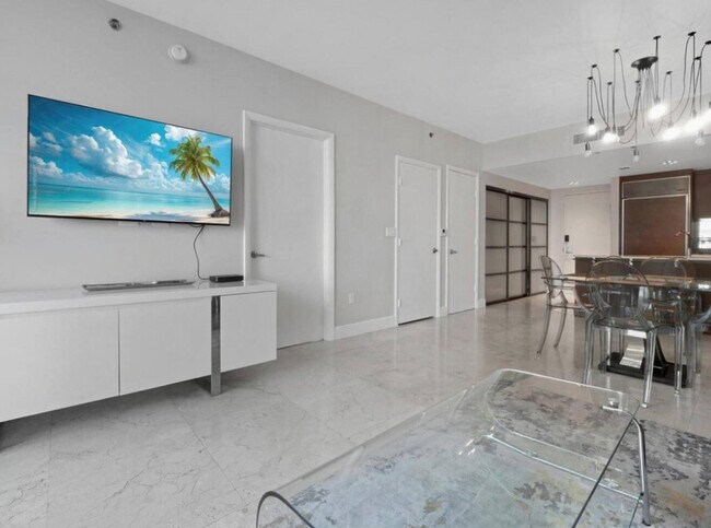Building Photo - 481 Brickell Ave