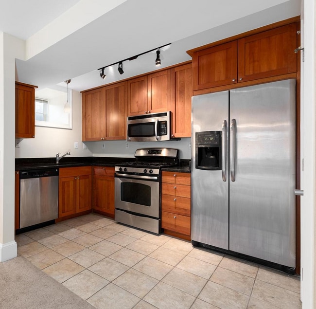 Stainless & Granite Kitchen - 1750 16th St NW