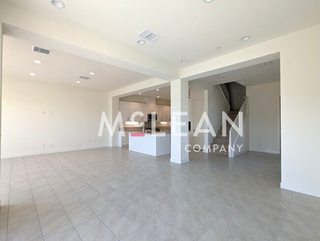 Foto del edificio - Beautiful Two-Story Four Bedroom Home at t...