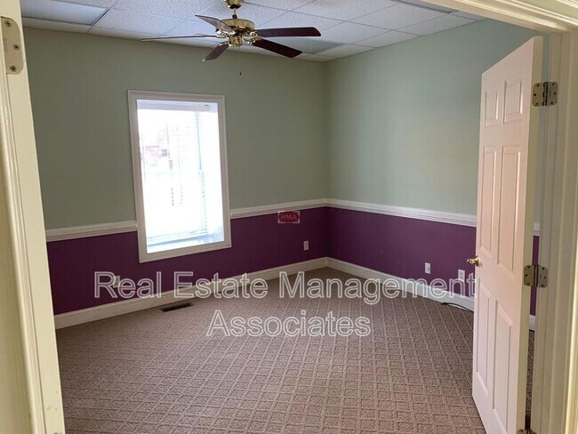 Foto del edificio - 137 N Hill St