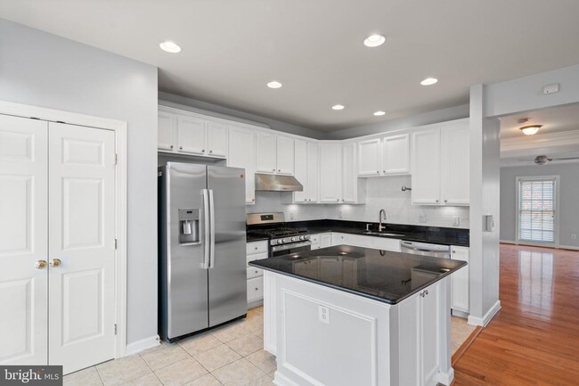 Foto del edificio - 9082 Tanyard Ln