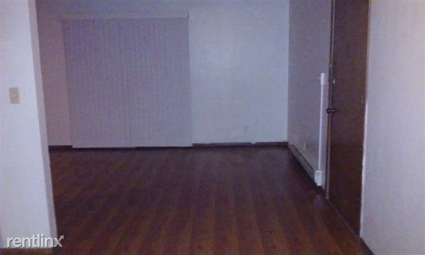 Primary Photo - 2405 Eastmoreland Ave