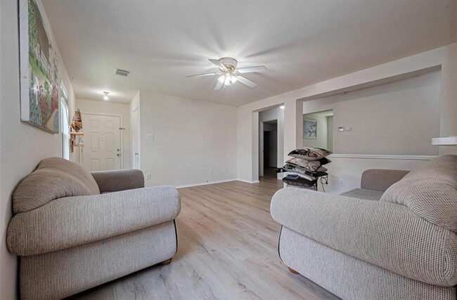 Building Photo - 8435 Westknoll Ln