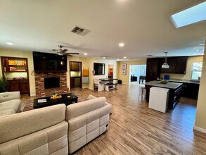Building Photo - 8238 E Vista Dr