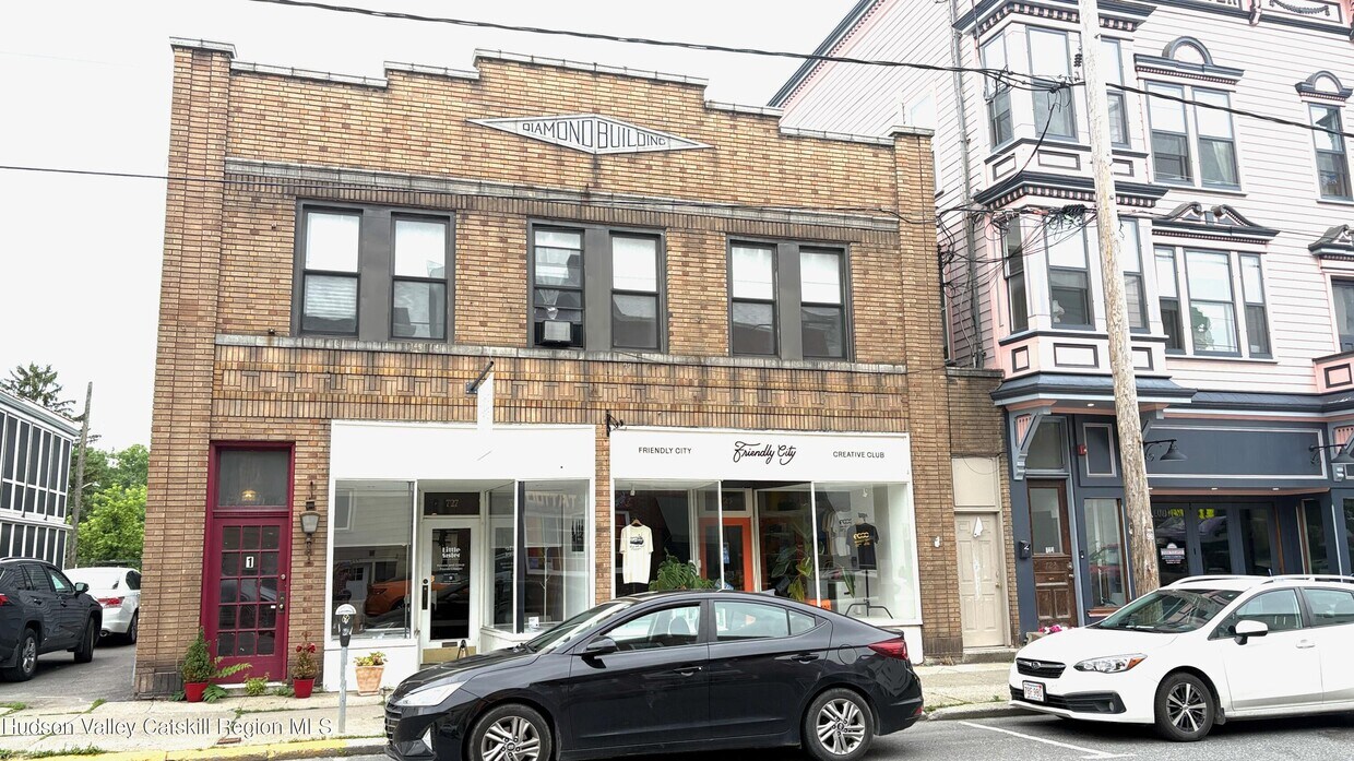 Foto principal - 725 Warren St