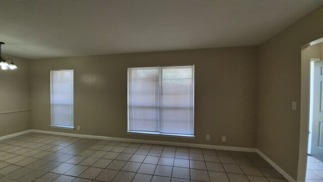 Foto del edificio - 7102 Glen Point Dr