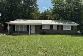 Building Photo - 1384 Devonshire Dr