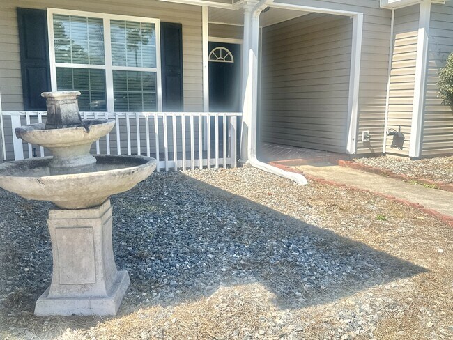 Foto del edificio - 5756 Emily Ln