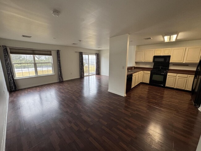 Building Photo - 112 Hawk Ct