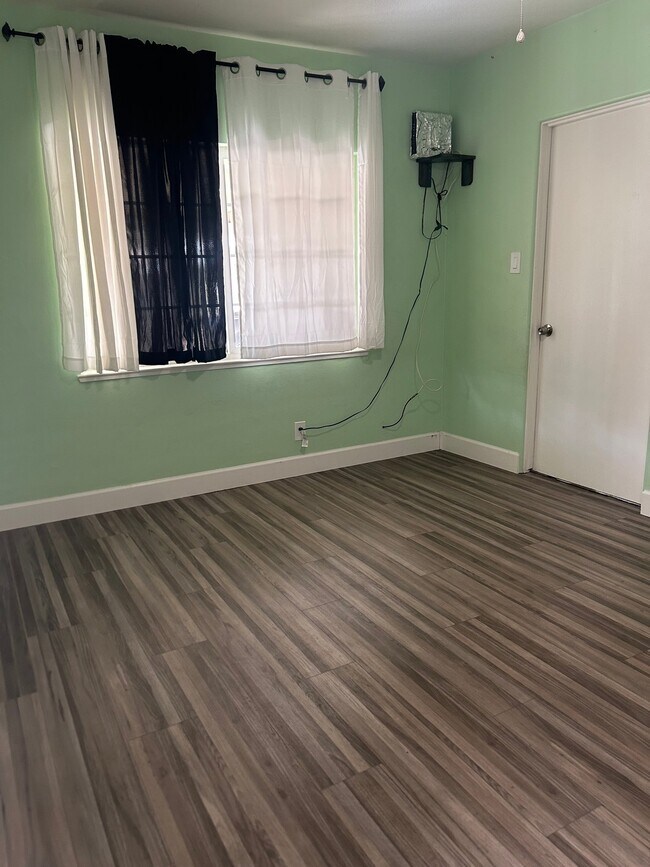Foto del edificio - 3233 E Dakota Ave