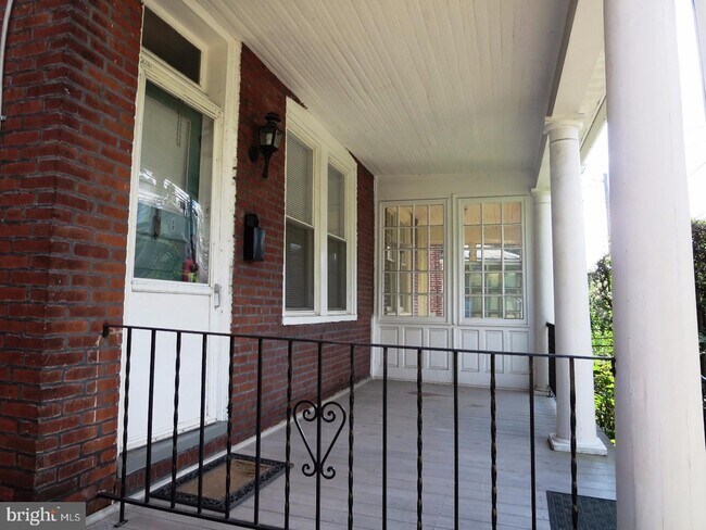 Building Photo - 221 Ardmore Ave